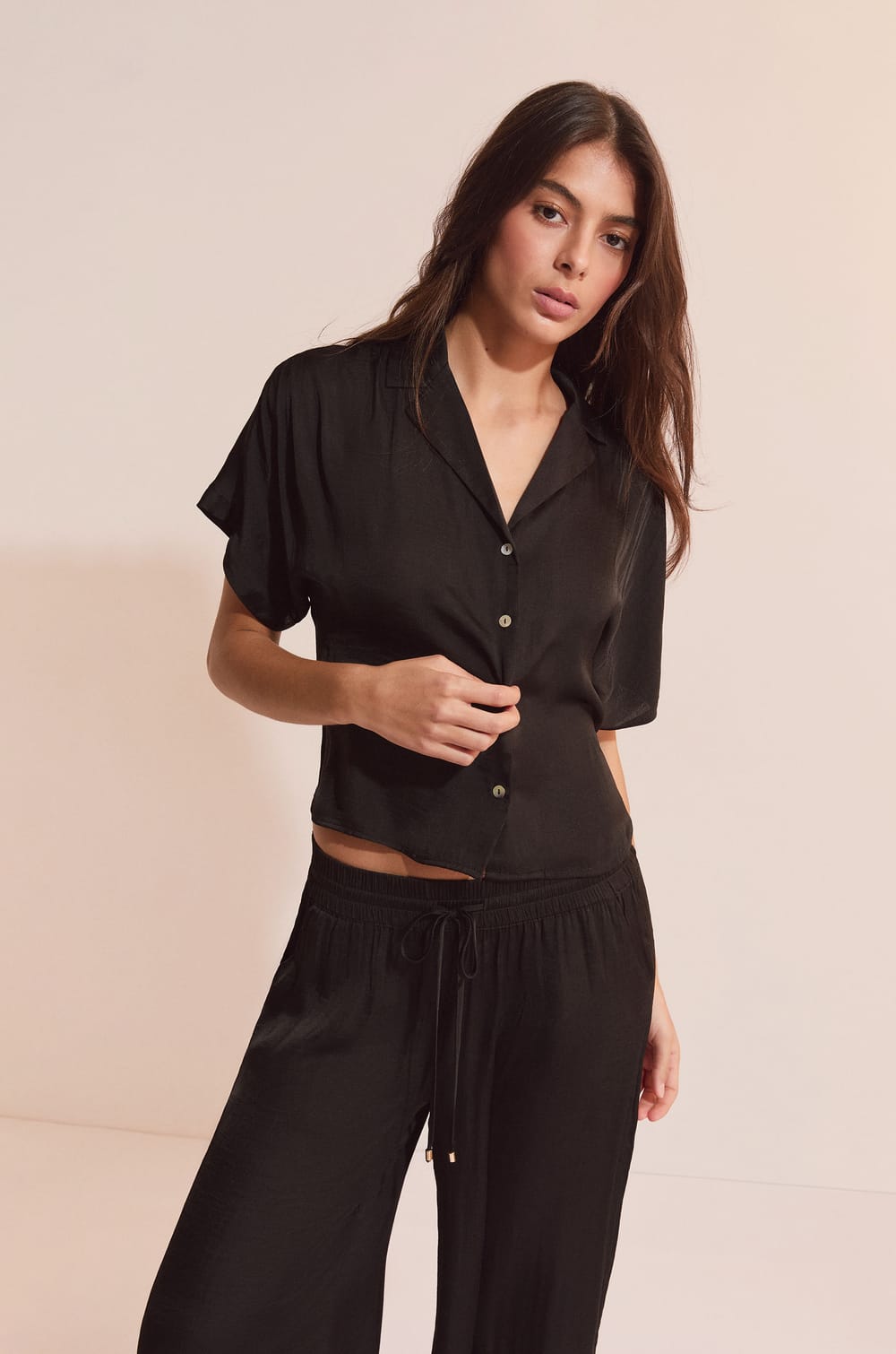 Camisa de manga corta satinada;${refinementColor}