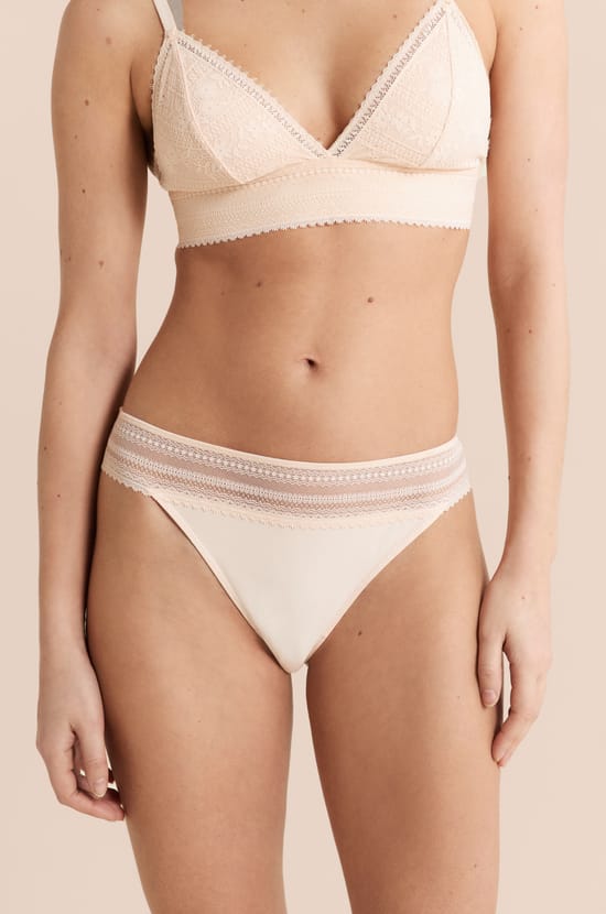 Braguitas de encaje;${refinementColor}