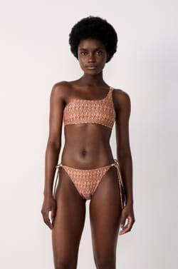 Asymmetrische bralette bikinitop met print;${refinementColor}