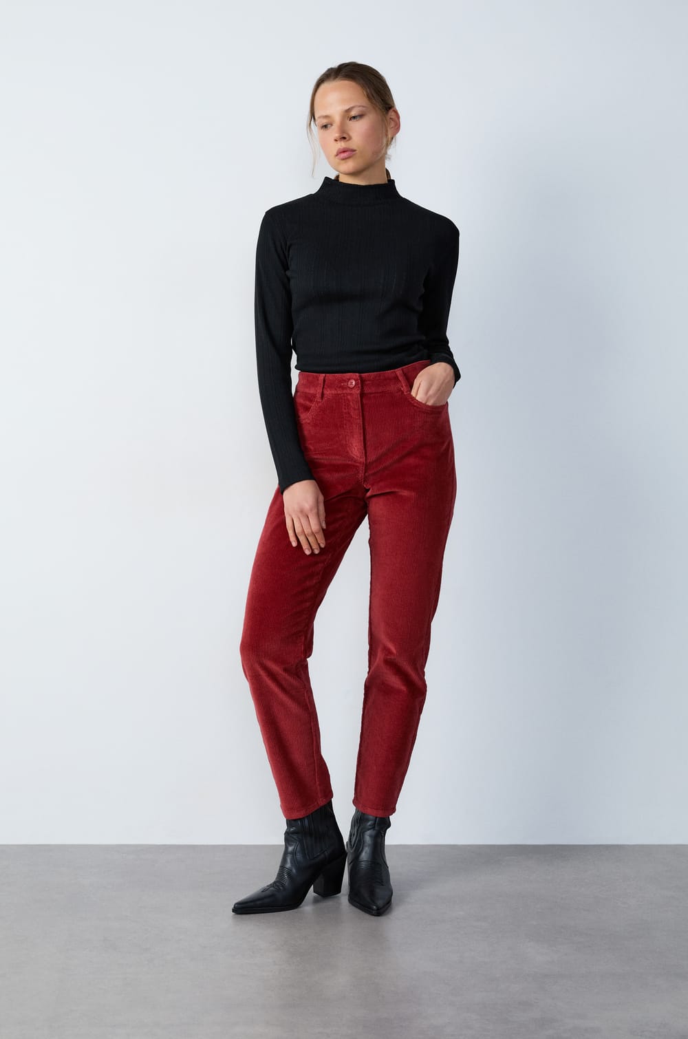 Straight-cut velvet trousers;${refinementColor}
