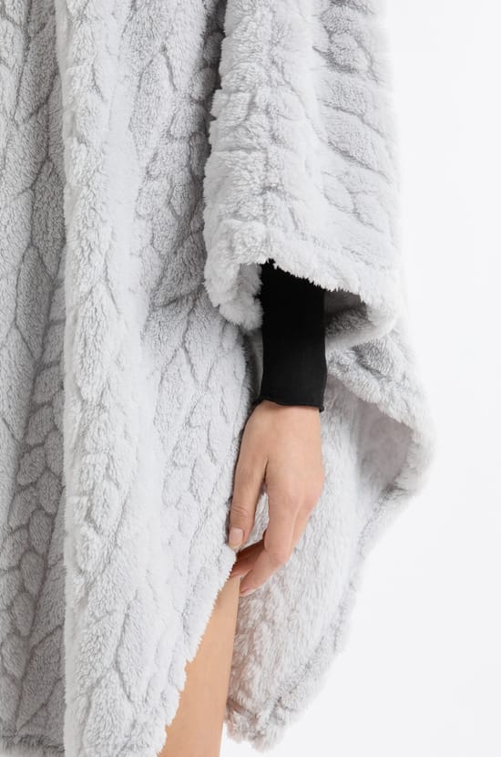 Poncho &agrave; manches 3/4;${refinementColor}