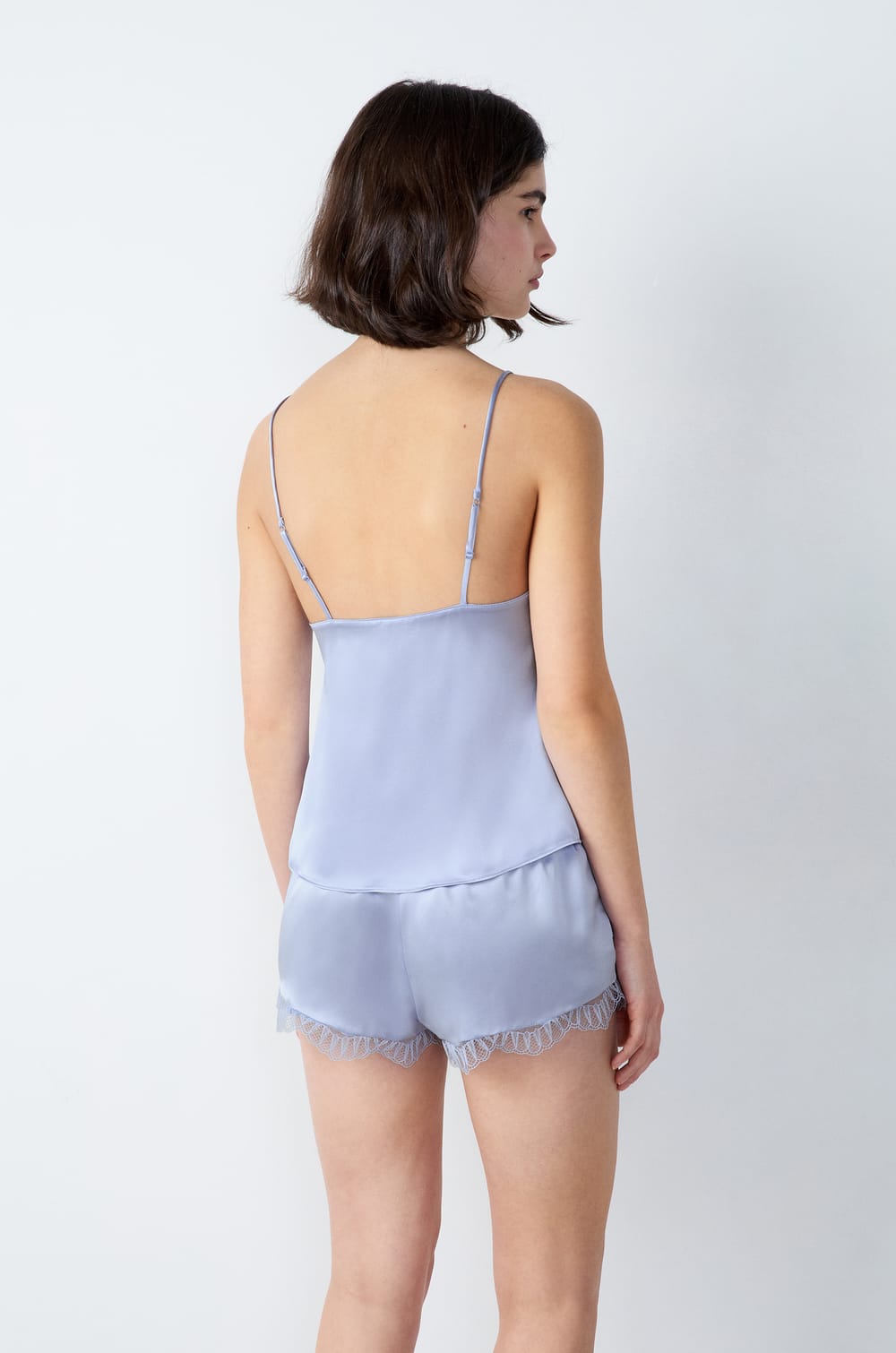 Top de seda con detalles de encaje;${refinementColor}