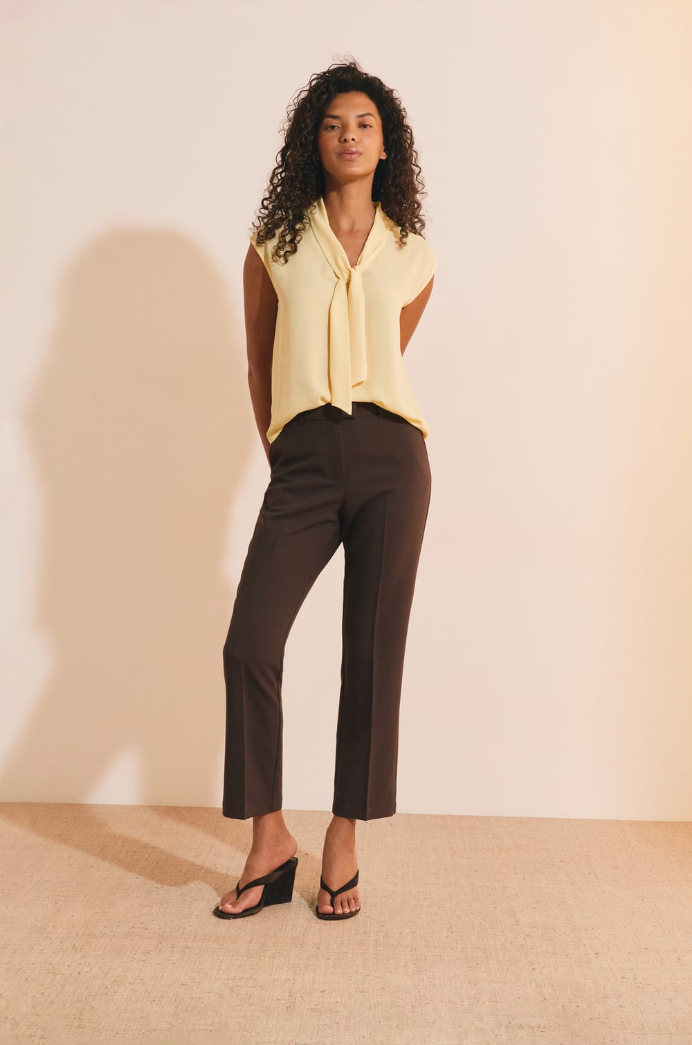 Pantalon droit;${refinementColor}