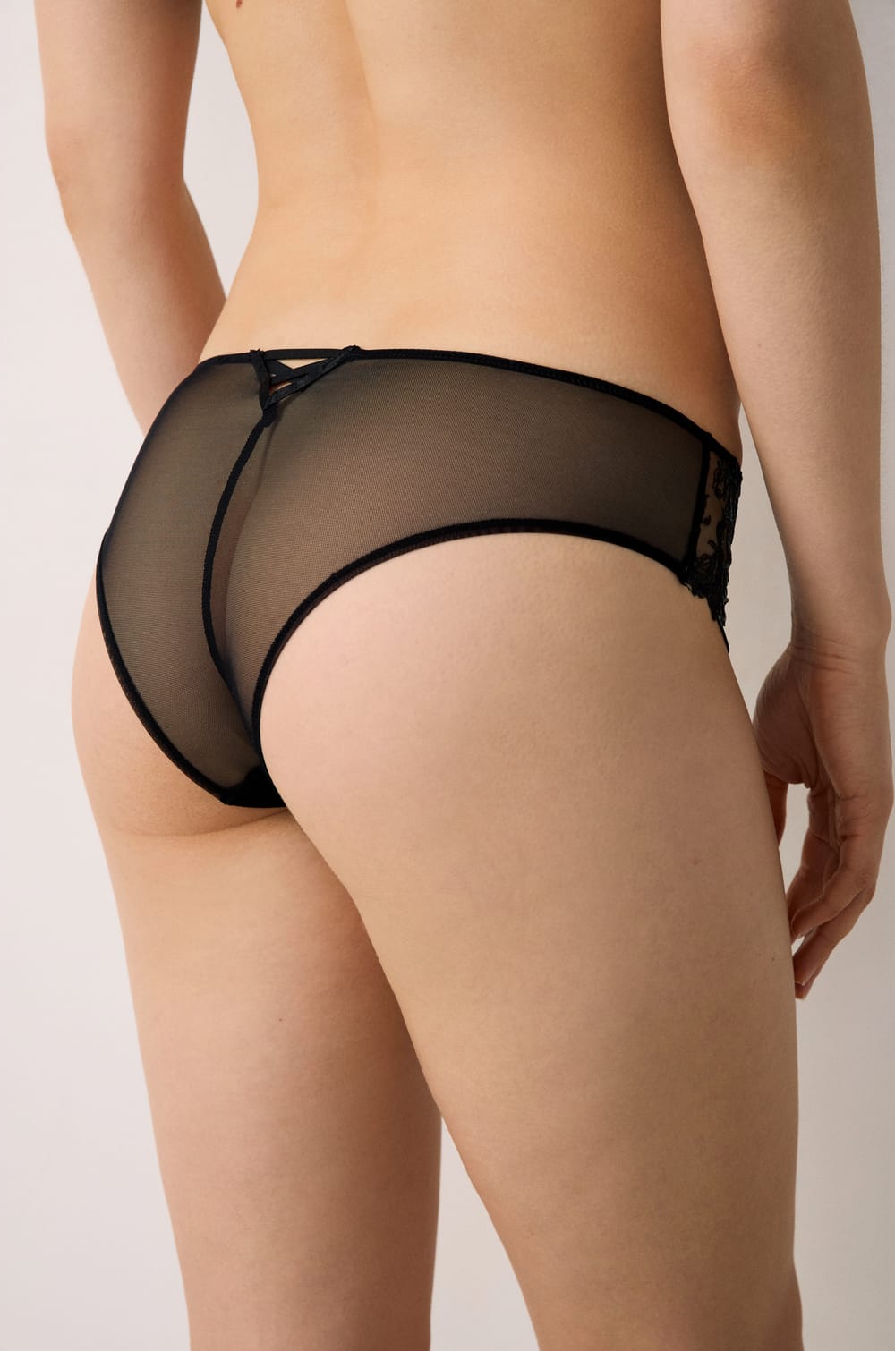 Hipster In Iridescent Lace;${refinementColor}