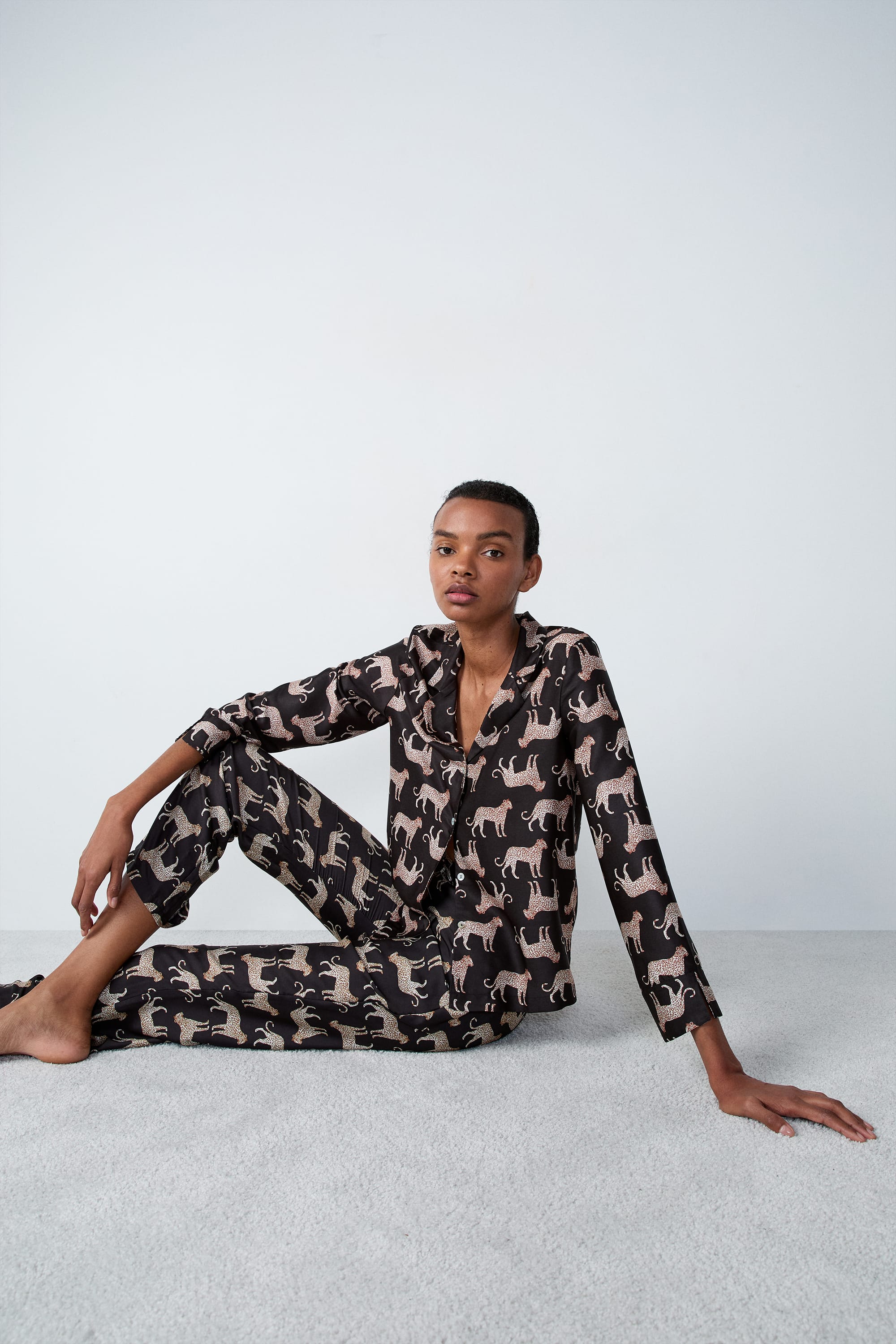 Chemise de pyjama satinée à motifs