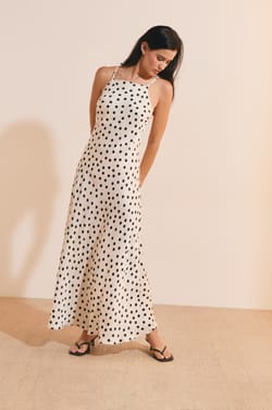 Robe longue &agrave; fines bretelles &agrave; pois;${refinementColor}