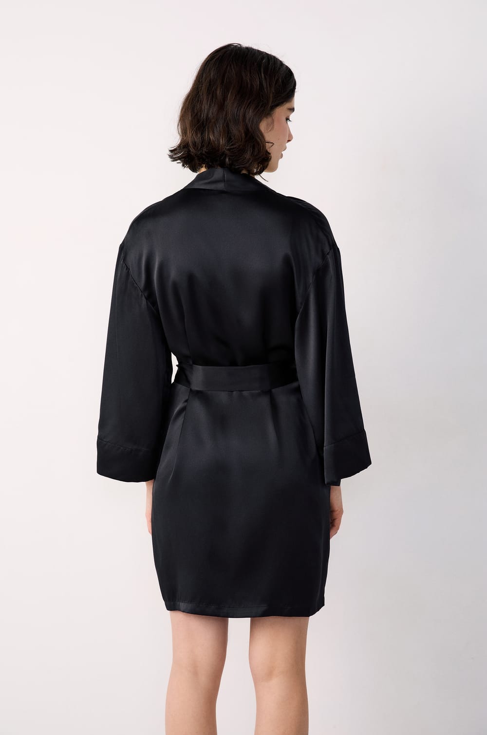 Silk Robe;${refinementColor}