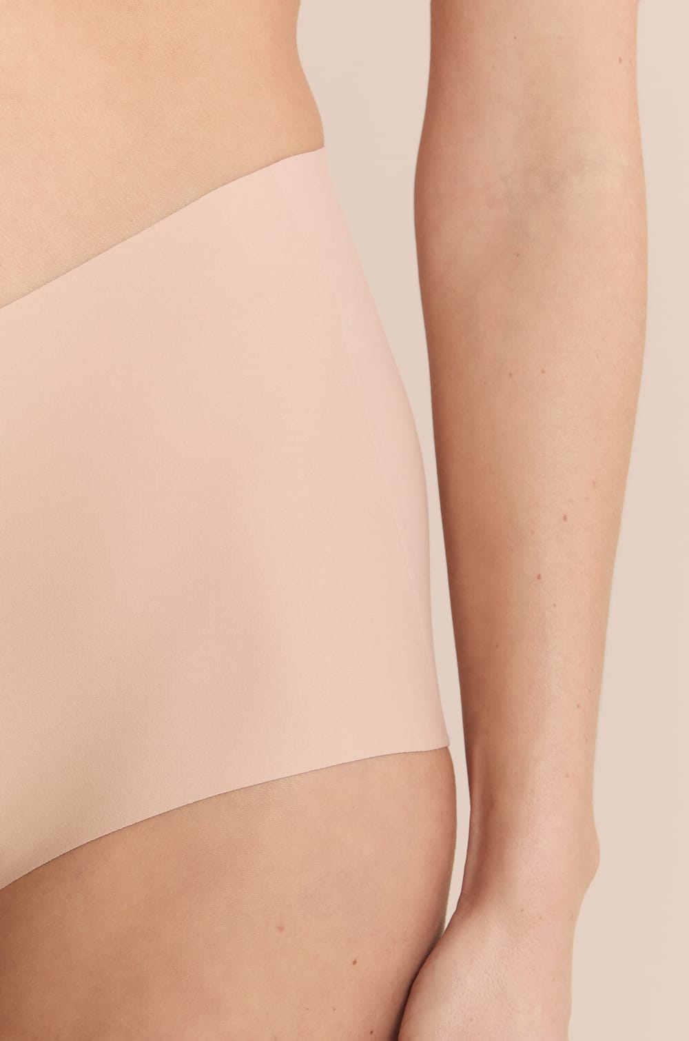 Push-up Brief in Microfibre;${refinementColor}