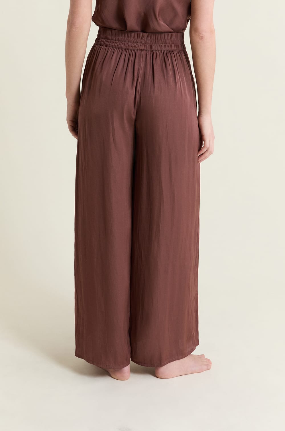 Pantal&oacute;n satinado de corte ancho;${refinementColor}