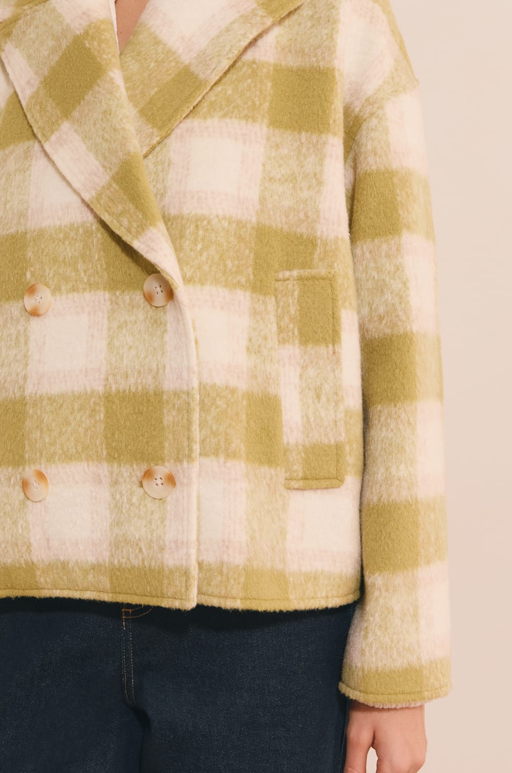 Manteau court &agrave; carreaux;${refinementColor}
