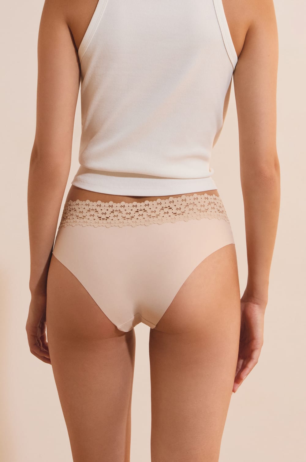 V-shape Hipster in Microfibre and Lace;${refinementColor}