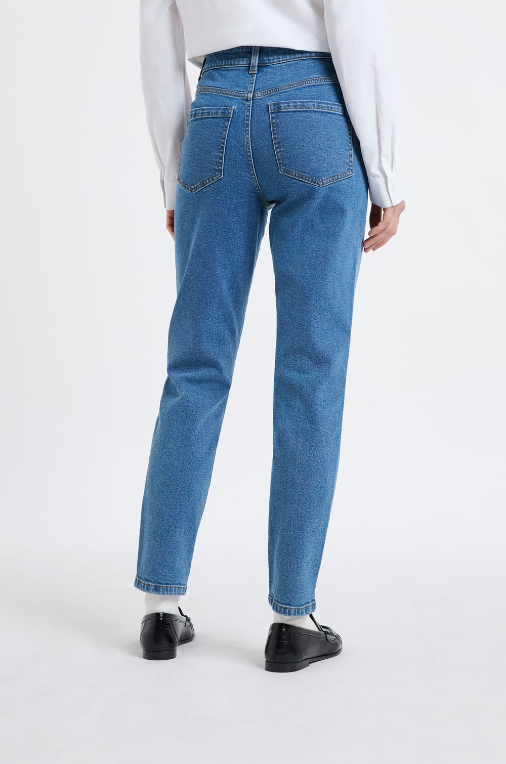 Jean coupe slim;${refinementColor}