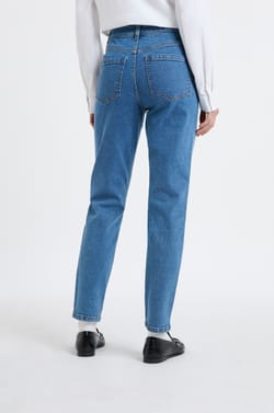 Jean coupe slim;${refinementColor}