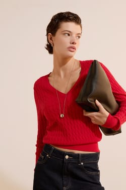 Pull col V en maille fine;${refinementColor}
