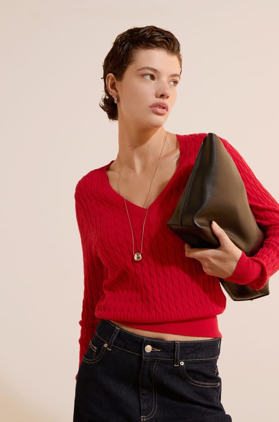 Pull col V en maille fine;${refinementColor}