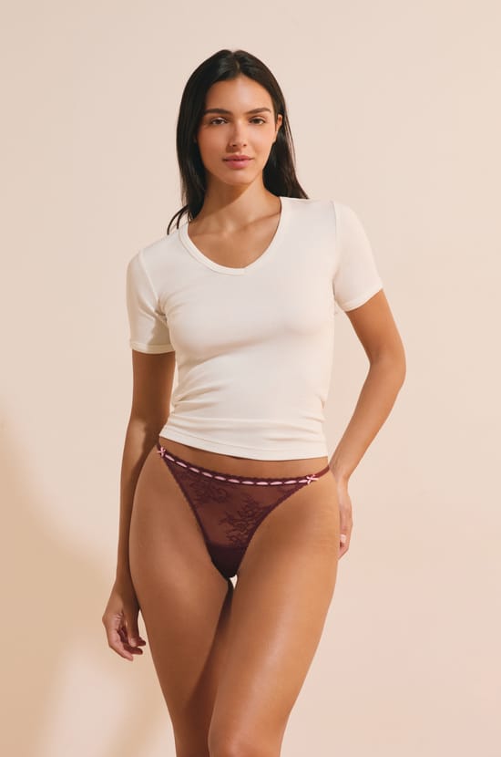 String en dentelle;${refinementColor}