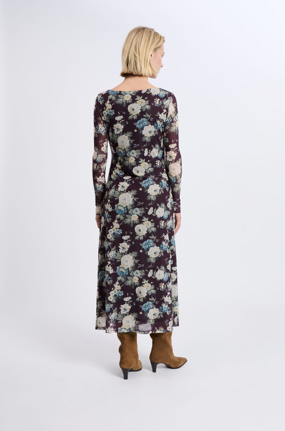 Robe longue à motifs fleuris;${refinementColor}