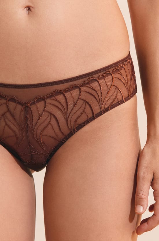 Hipster en broderie florale;${refinementColor}