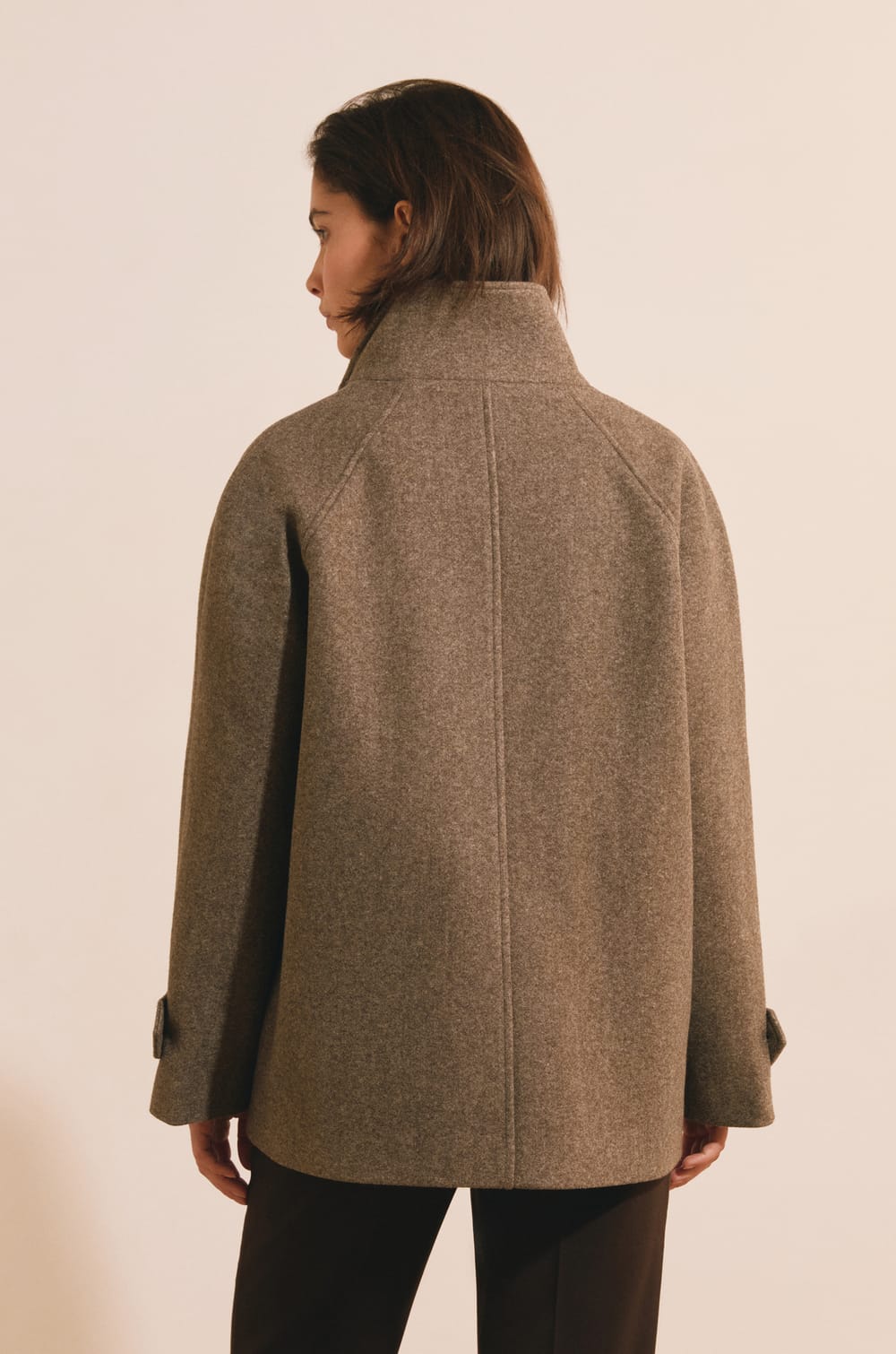 Manteau court avec laine &agrave; col montant;${refinementColor}