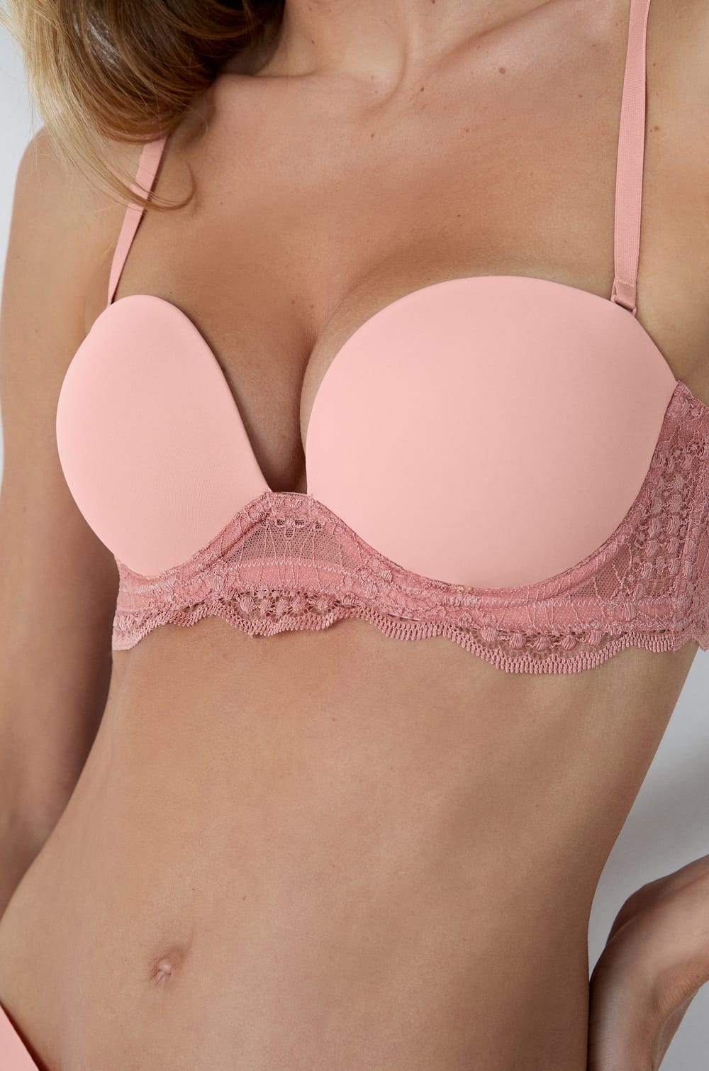 Bandeau coques fines bretelles amovibles;${refinementColor}