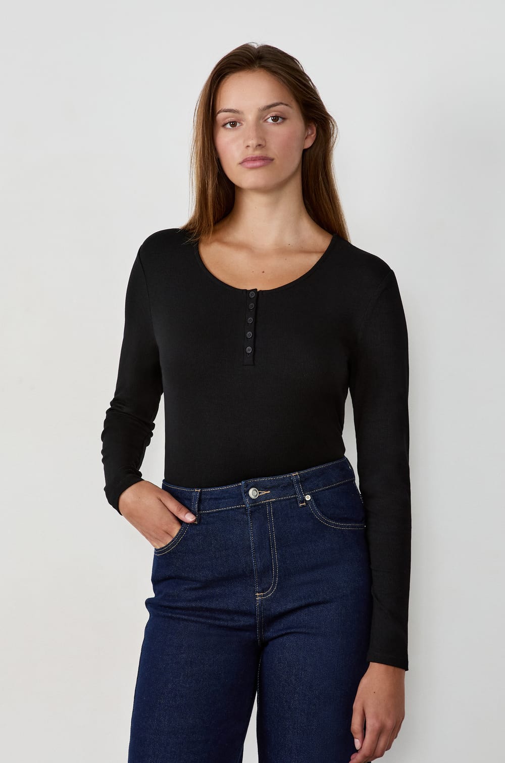 Long-sleeved T-shirt with buttons;${refinementColor}