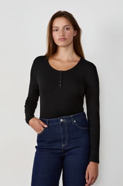 Long-sleeved T-shirt with buttons;${refinementColor}