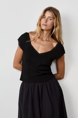 Short-Sleeved T-Shirt;${refinementColor}