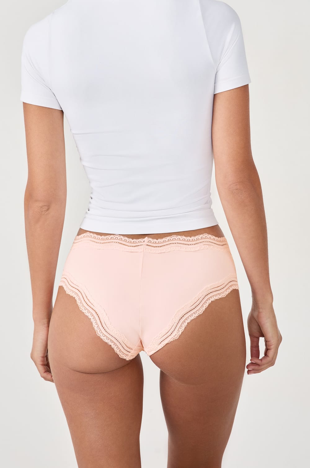 Shorty bords dentelle en microfibre;${refinementColor}