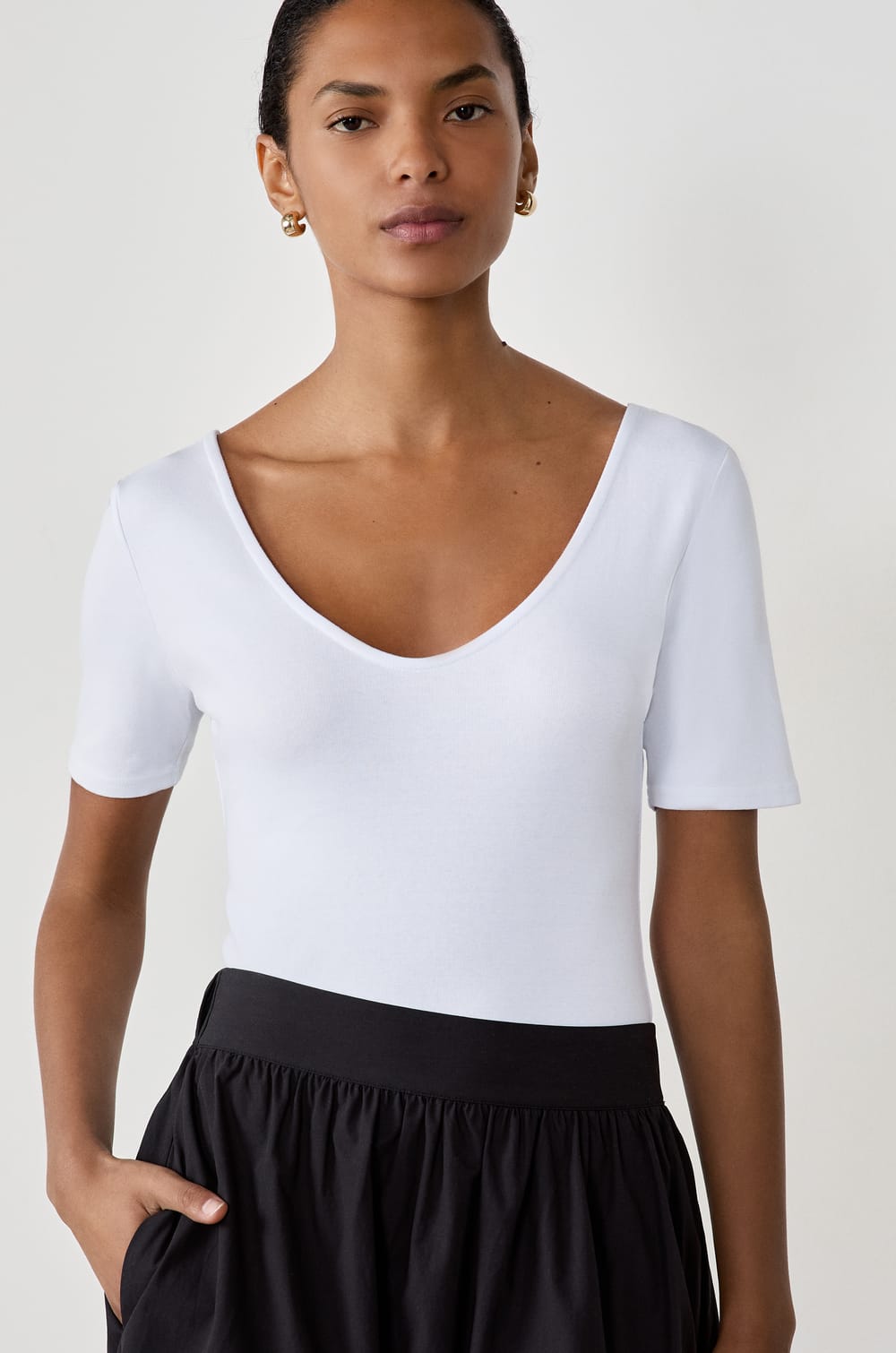 V-neck backless cotton T-shirt;${refinementColor}