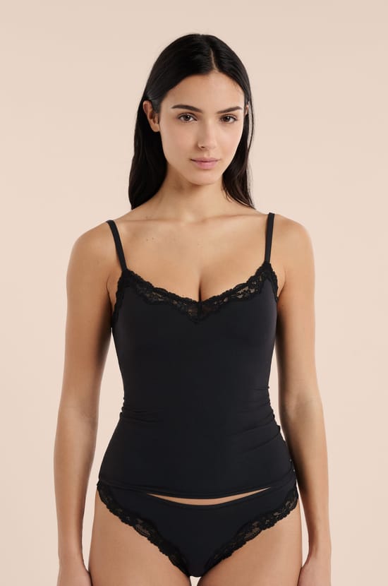 Caraco en microfibre et dentelle avec brassi&egrave;re int&eacute;gr&eacute;e et pads;${refinementColor}
