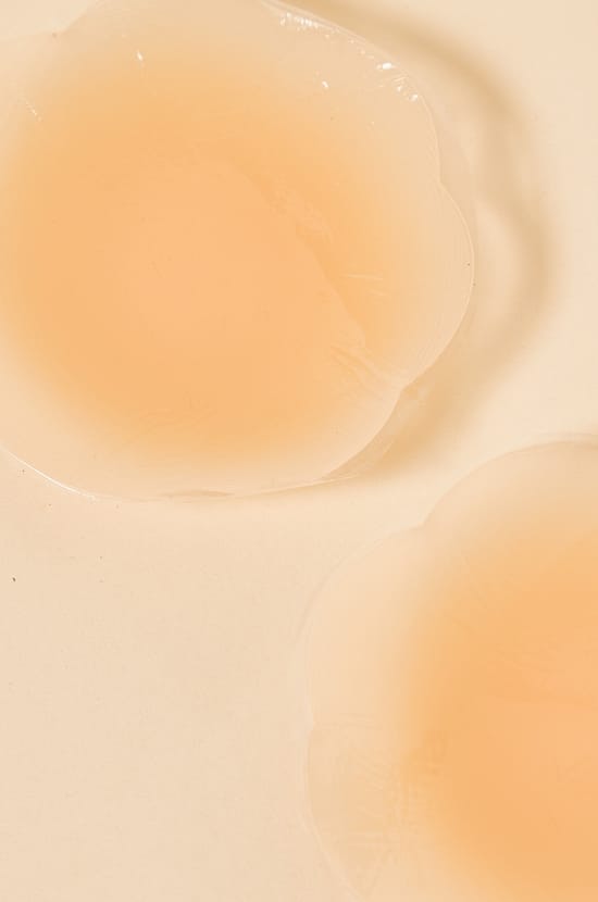 Maxi silicone adhesive nipple covers;${refinementColor}