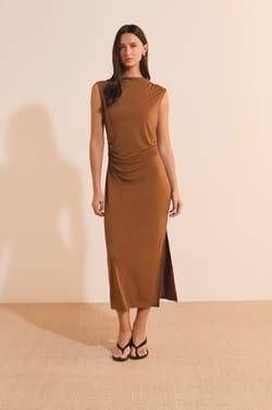 Robe longue drap&eacute;e;${refinementColor}