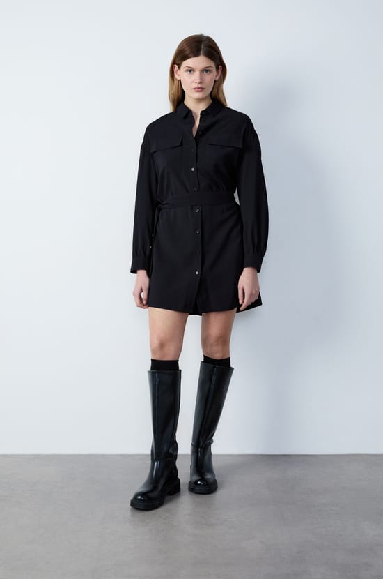 Robe chemise courte ceinturée;${refinementColor}