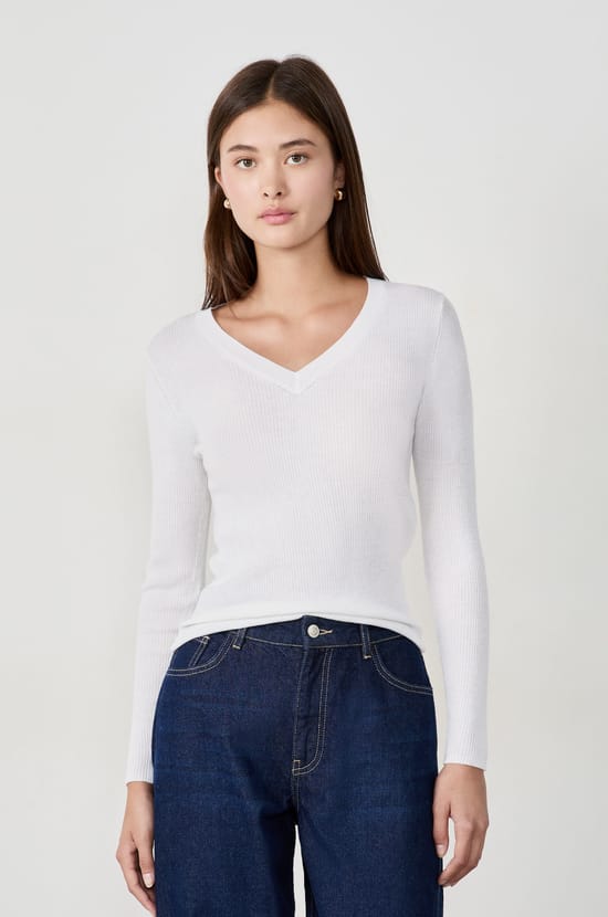Pull col V avec laine;${refinementColor}