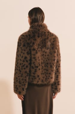 Manteau court en fausse fourrure l&eacute;opard;${refinementColor}