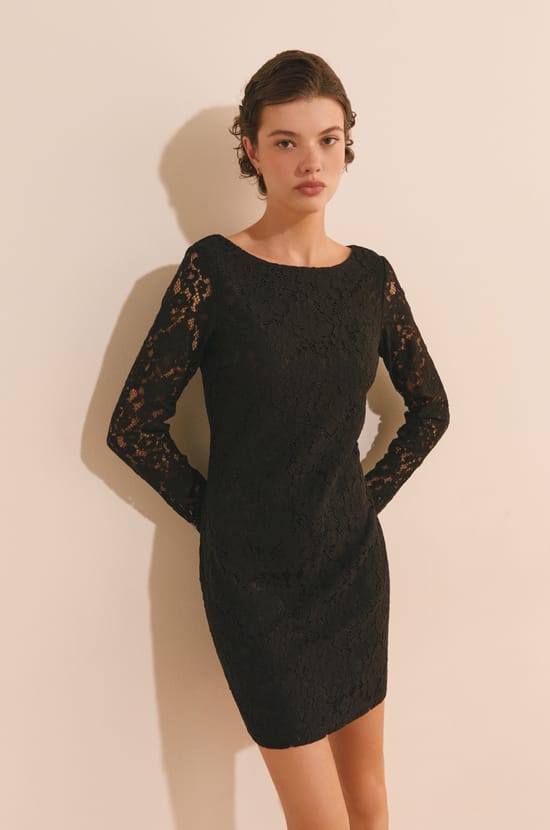 Robe courte en guipure;${refinementColor}