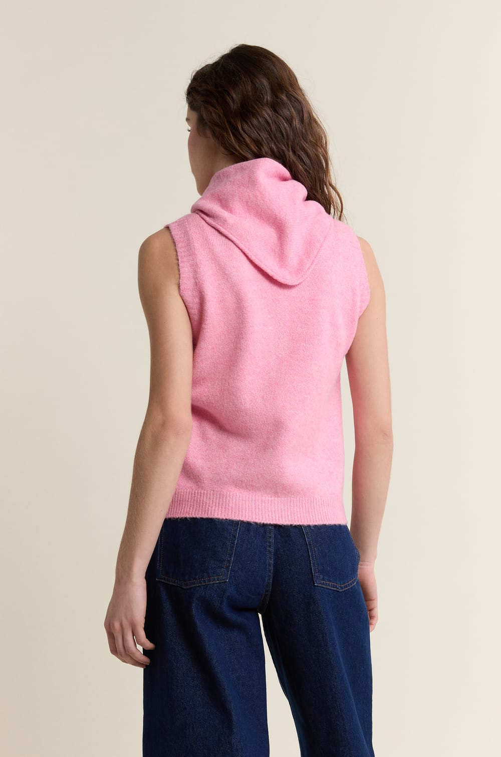 Gilet sans manches en tricot avec foulard;${refinementColor}