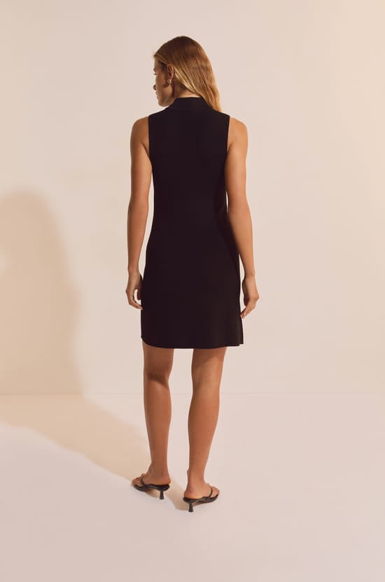 Robe courte sans manches;${refinementColor}