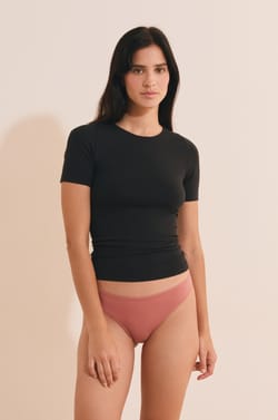Tanga en microfibre;${refinementColor}