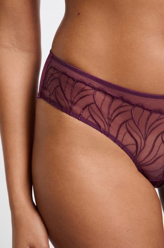 Hipster mit floraler Stickerei;${refinementColor}