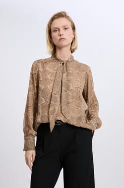 Blouse à nouer sur le devant;${refinementColor}