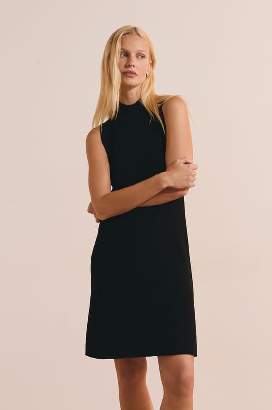 Robe courte &agrave; col chemin&eacute;e;${refinementColor}