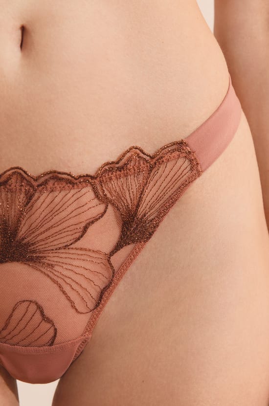 String en broderie;${refinementColor}