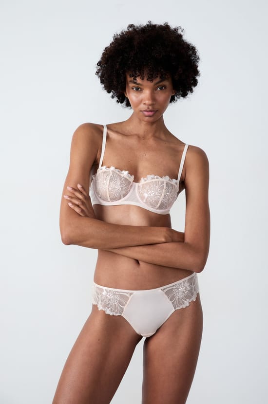 Panty tipo hipster de tul bordado;${refinementColor}