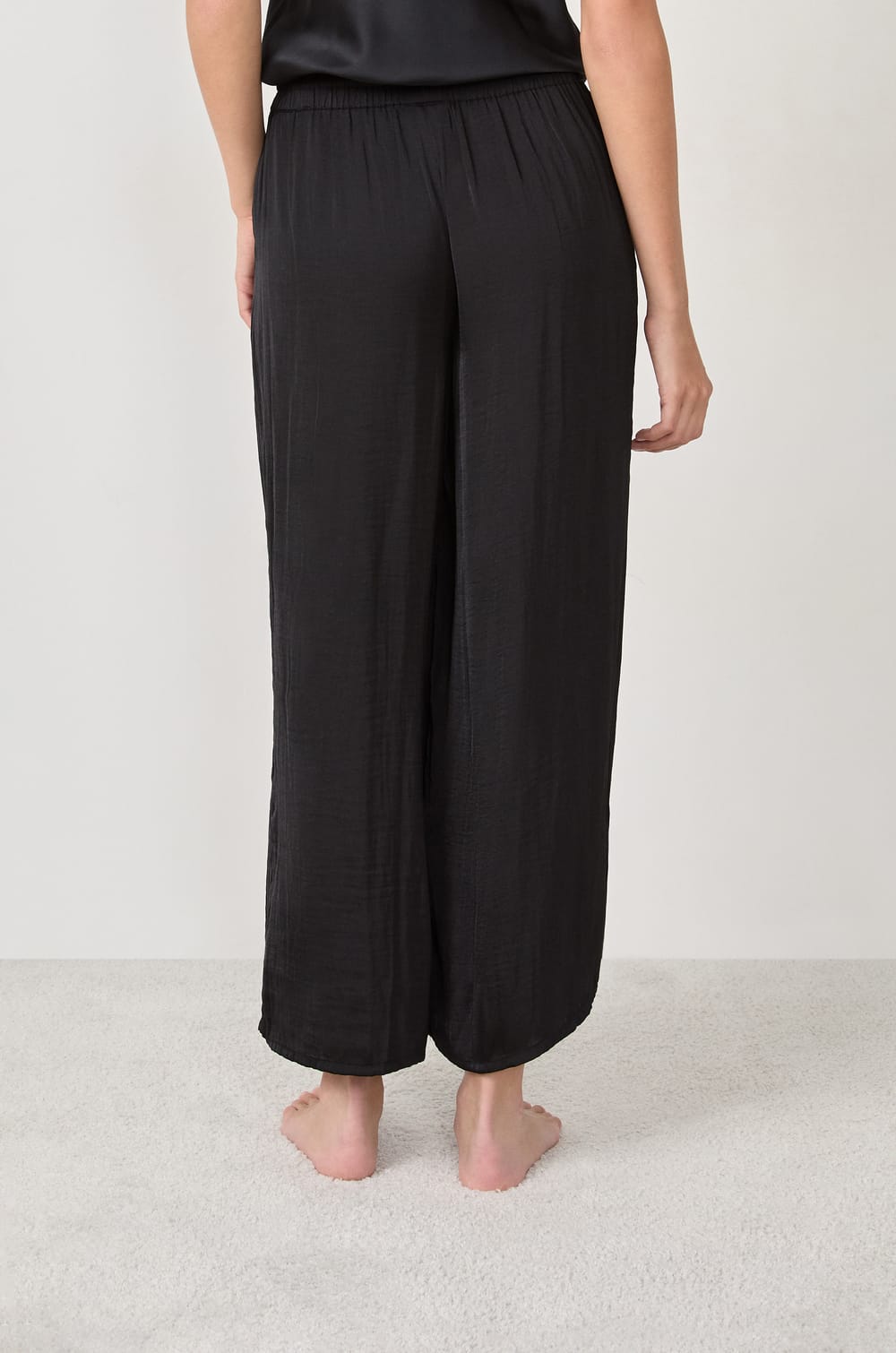 Pantalon satin&eacute; 7/8;${refinementColor}