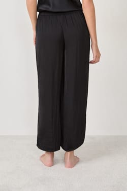 Pantalon satin&eacute; 7/8;${refinementColor}