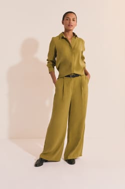 Wide-Leg Pleated Trousers;${refinementColor}