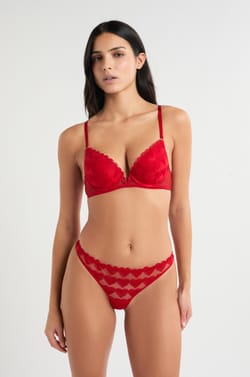 Tanga en dentelle &agrave; motifs c&oelig;urs;${refinementColor}