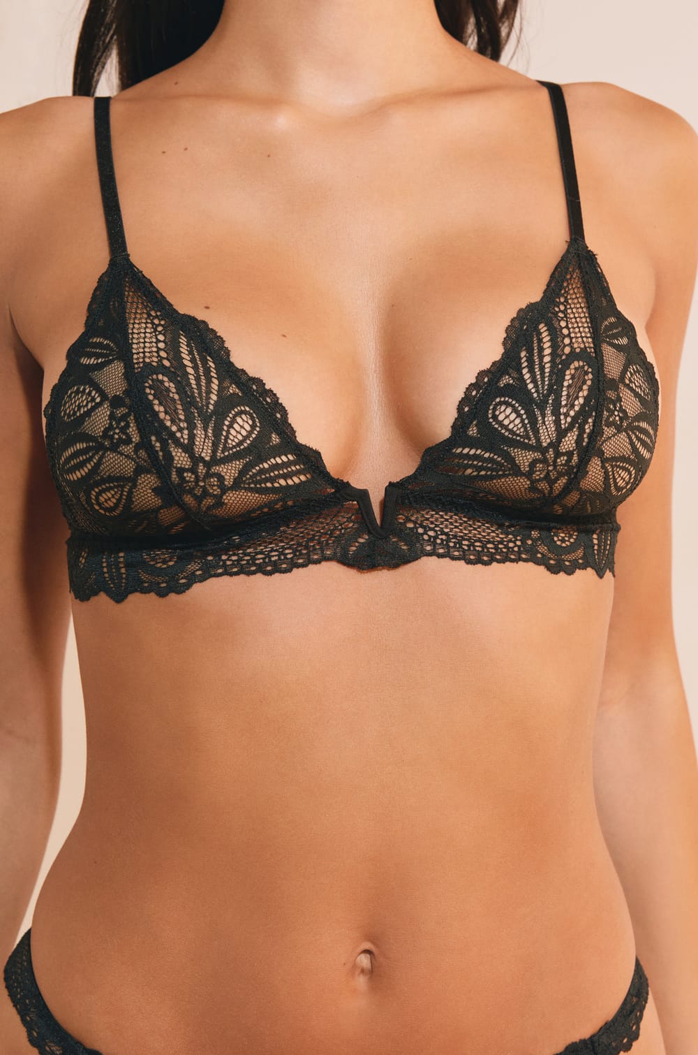 Soutien-gorge triangle en dentelle;${refinementColor}