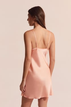 Nuisette courte en soie d&eacute;tails dentelle;${refinementColor}